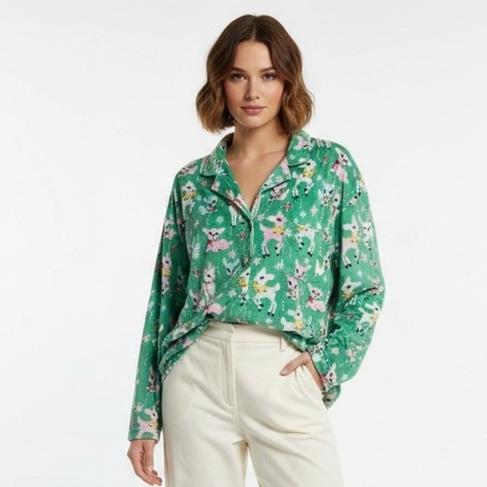 030-008 Green Deer Sz L pajama shirt top collared button Front Velour Feel Women